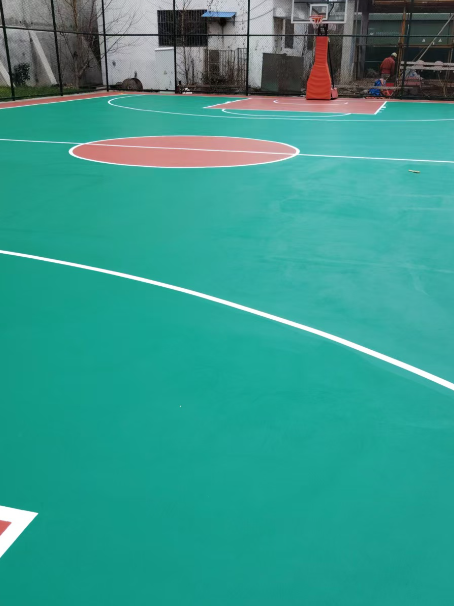 奉新 球场长期使用易出现地面开裂
